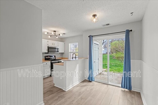 Building Photo - 8289 Golf Ridge Dr