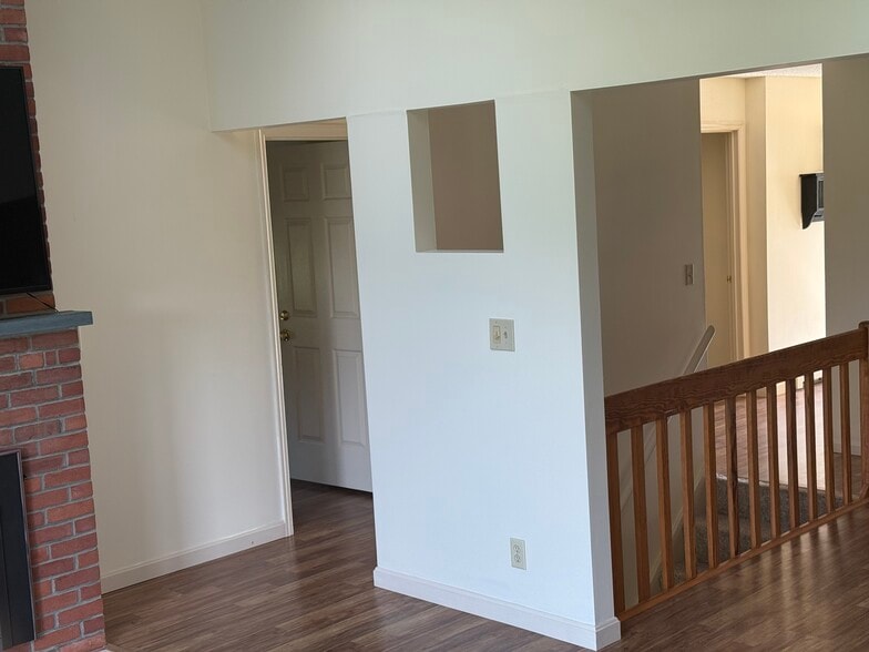Building Photo - 243 Eastview Cir
