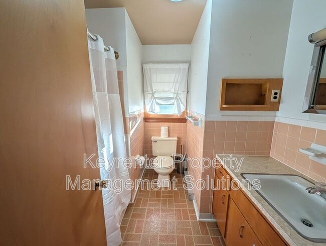 Building Photo - 700 Shenandoah Ave