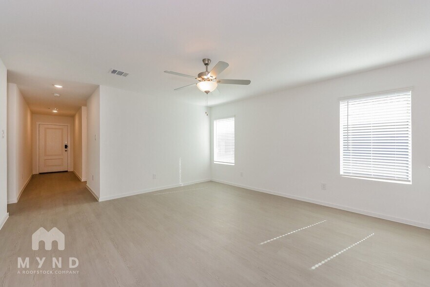 Building Photo - 2756 Ctr Crk Ln