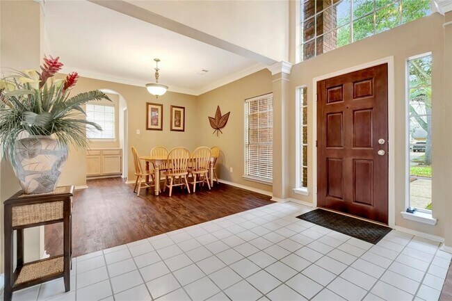 Building Photo - 4323 Ringrose Dr