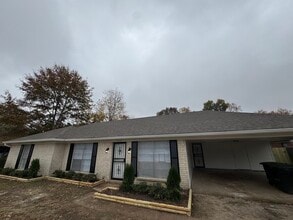 Building Photo - 7929 Steven Franklin Dr