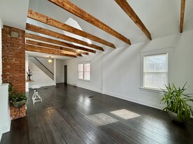 Building Photo - 1118 Kenilworth Ave