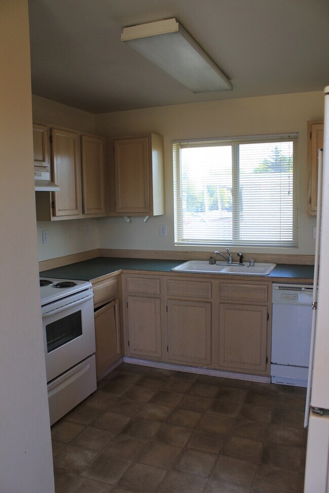 Building Photo - 503 River Ave