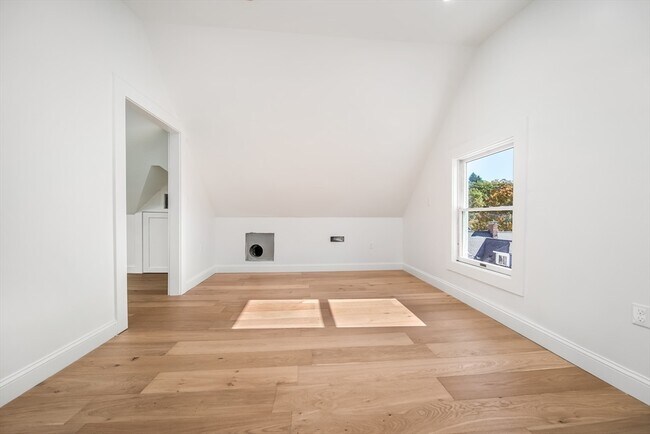 Building Photo - 9-11 Knollin St