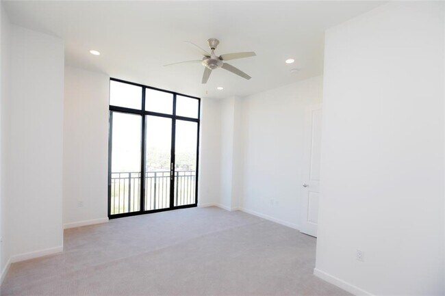 Building Photo - 4820 Caroline St