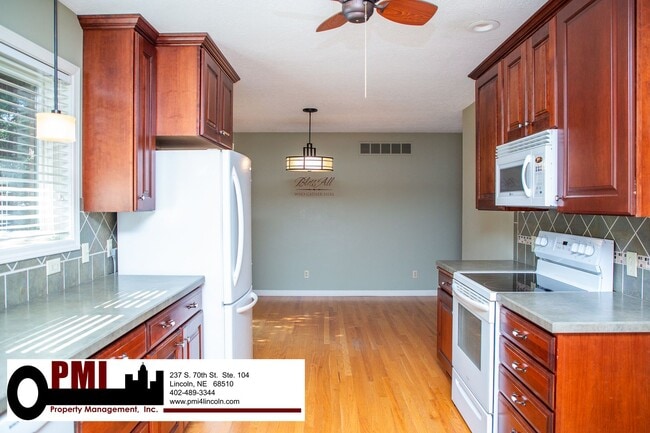 Building Photo - 3 Bedroom and 2 bathroom House for rent