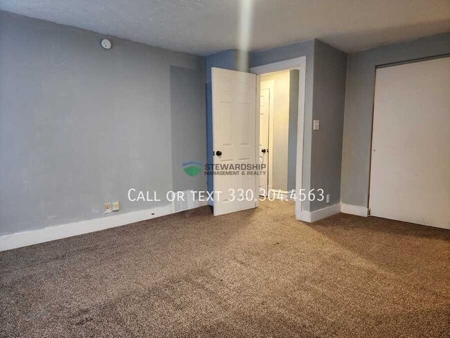 Building Photo - 1603 Hampton Rd