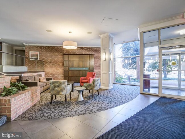 Building Photo - 3000 Spout Run Pkwy