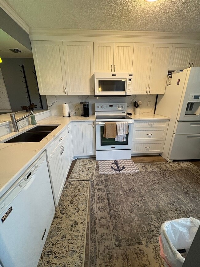 Building Photo - (55+) 1/1.5 WATERFRONT in Circle Bay Yacht Club