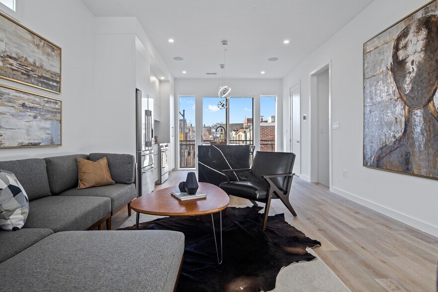 Large living area - 808 13th St NE