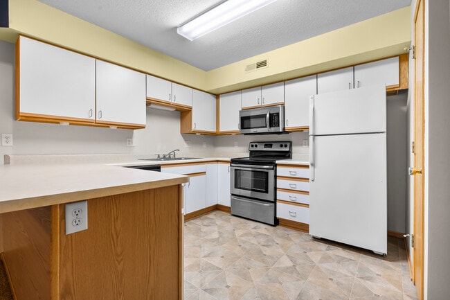 Building Photo - 2270 Holiday Rd