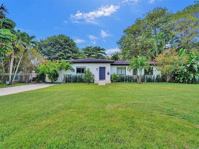 Building Photo - 5705 SW 60th Ave