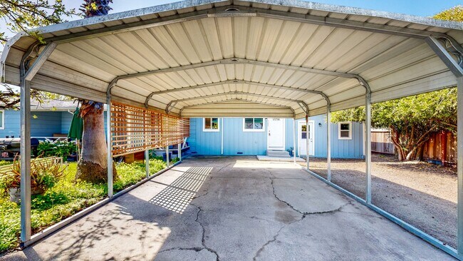Building Photo - Gated and fully remodeled 1 bedroom 1 bath...