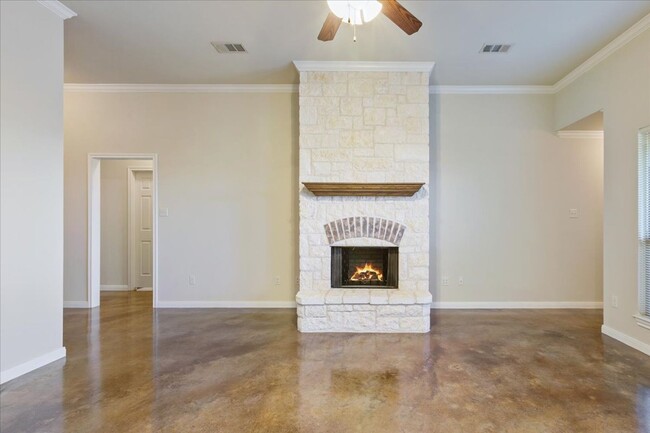 Building Photo - 3BR / 2BA Duplex in Hewitt, Texas | Midway...