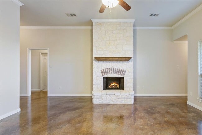 Building Photo - 3BR / 2BA Duplex in Hewitt, Texas | Midway ISD