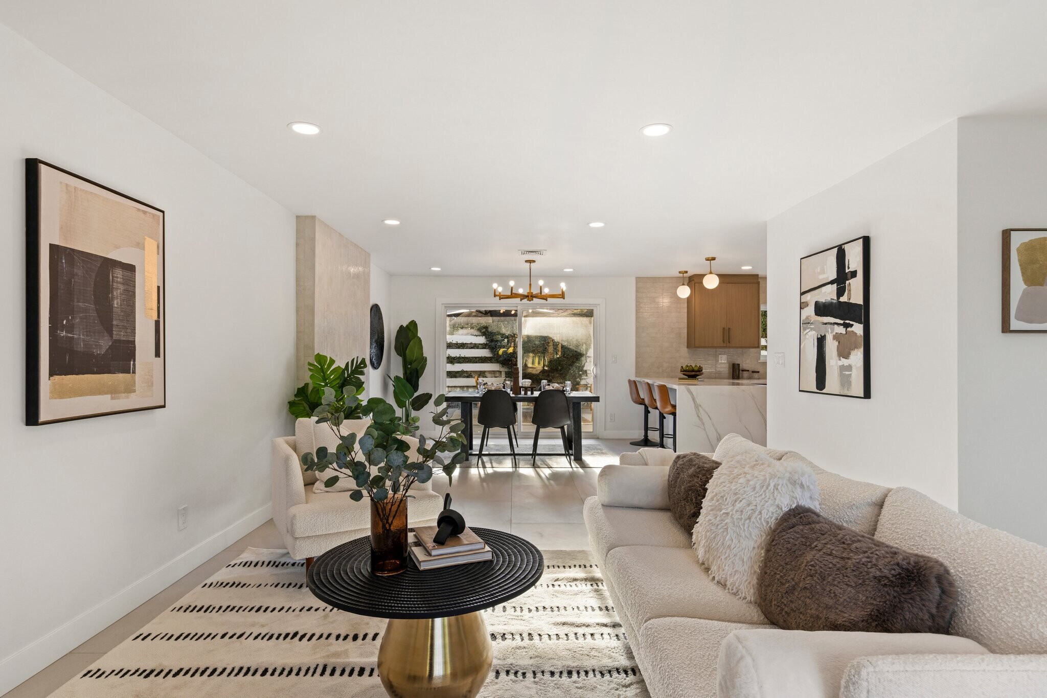 Building Photo - 1111 S San Joaquin Dr