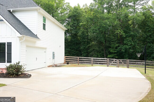 Building Photo - 135 Jessica Ct