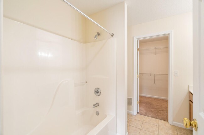 Building Photo - 1703 Maple View Way