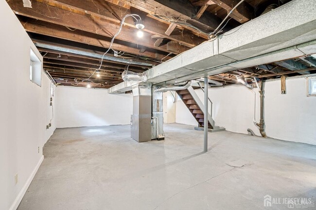 Building Photo - 48 Johnson Pl