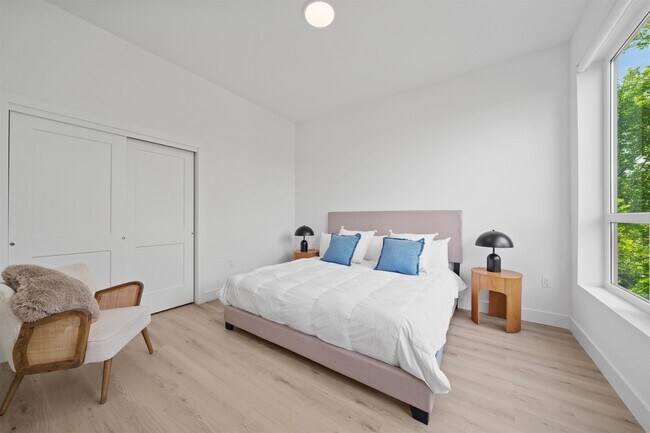 Building Photo - 17 AVENUE E