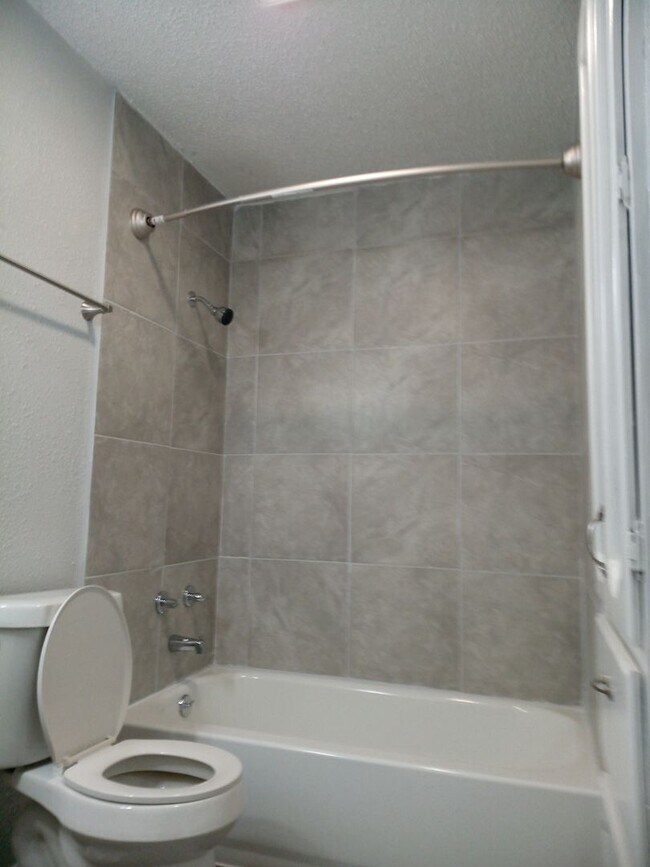 Building Photo - Modern 2-Bedroom Home in Heritage Neighbor...