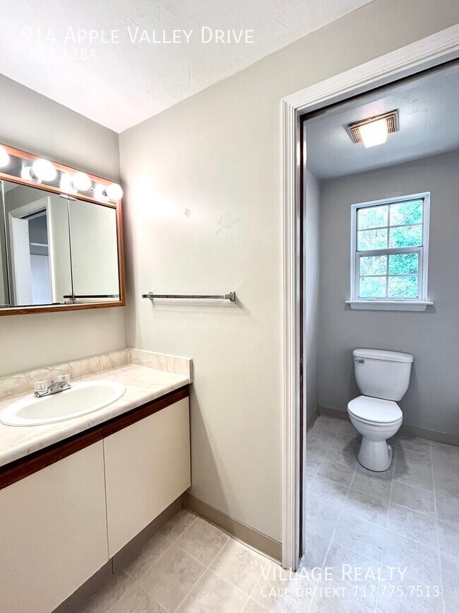 Building Photo - 914 Apple Valley Dr