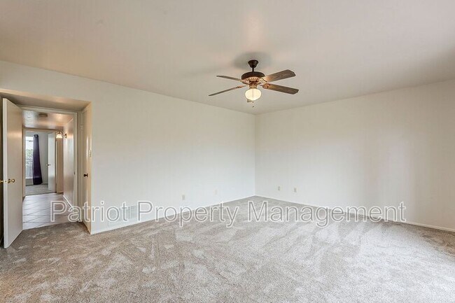 Building Photo - 5622 E Voltaire Ave