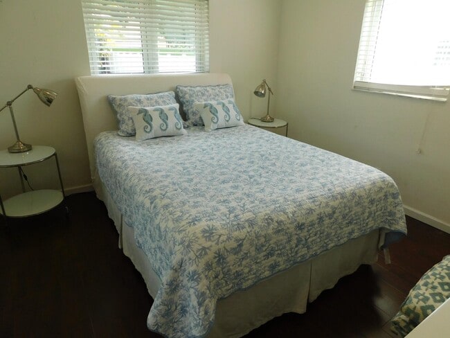 Building Photo - 2360 NE 15th Terrace