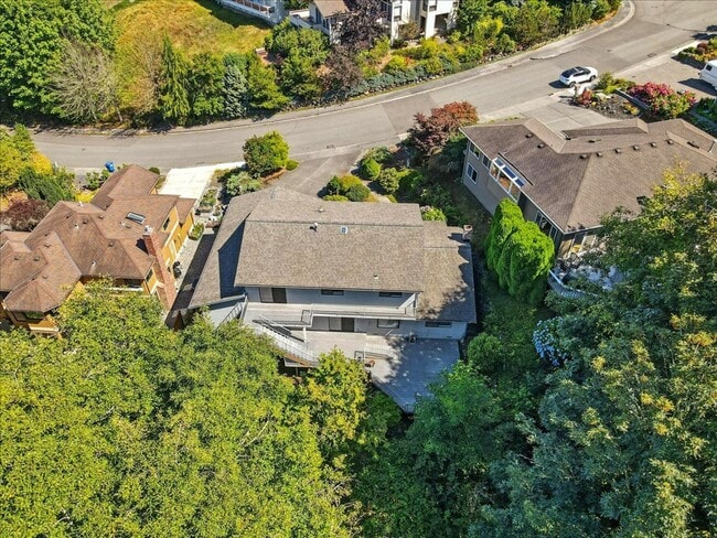 Building Photo - 5Bd/2.5Ba Everett Home