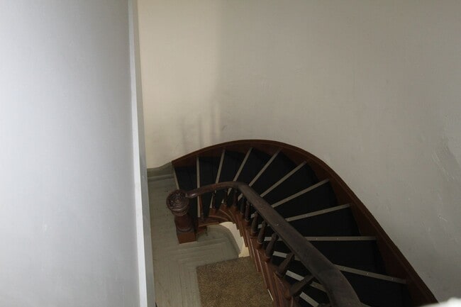 Building Photo - Two Bedroom Duplex