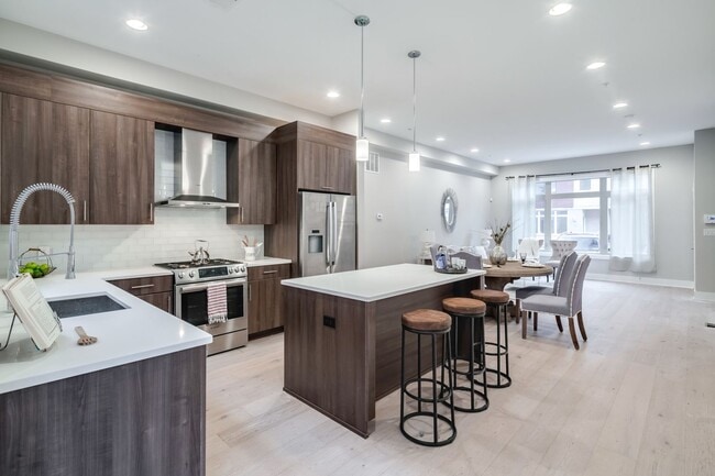 Building Photo - Northern Liberties Townhome with Parking