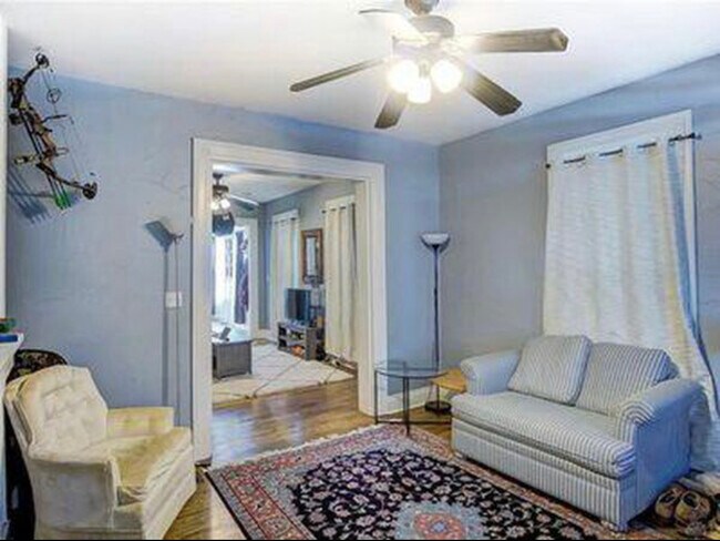 Building Photo - 10 /12 Garret St