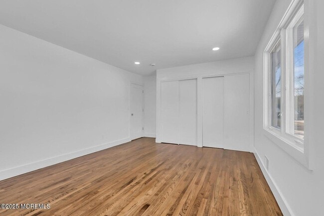 Building Photo - 1 Robin Dr