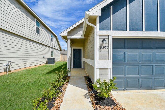 Building Photo - 14042 Chinook Dr