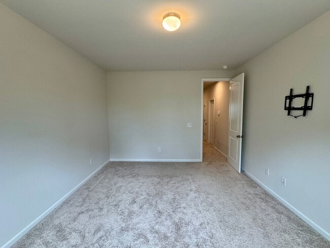 Building Photo - Cute 3BR/2BA Townhouse Minutes from Uptown