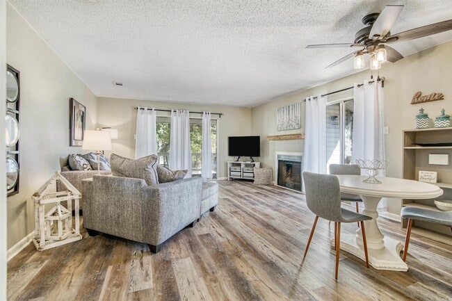 Building Photo - 101 Pine Forest Dr