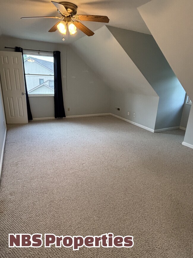 Building Photo - 7404 Foxglove Ln