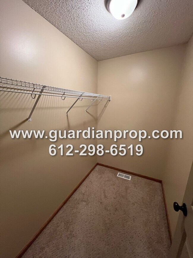 Building Photo - Mahtomedi House Available Now, Open Floor Plan, Master Suite, 2 Fireplaces, Deck