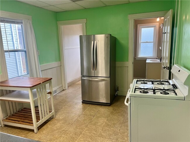 Building Photo - 237 Richard St