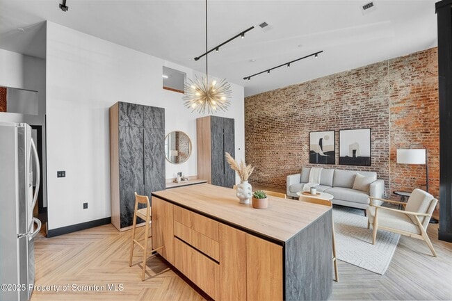 Building Photo - 117 Penn Ave