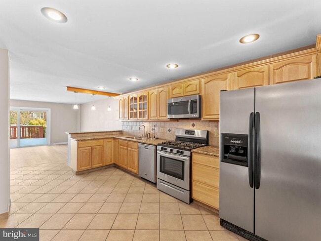 Building Photo - 3321 Fairdale Rd