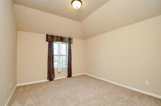 Building Photo - 2703 Bonnie Bray Dr