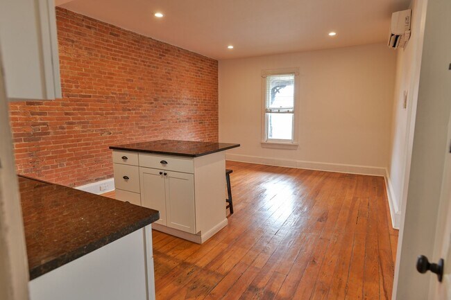 Building Photo - 803 N 2nd St
