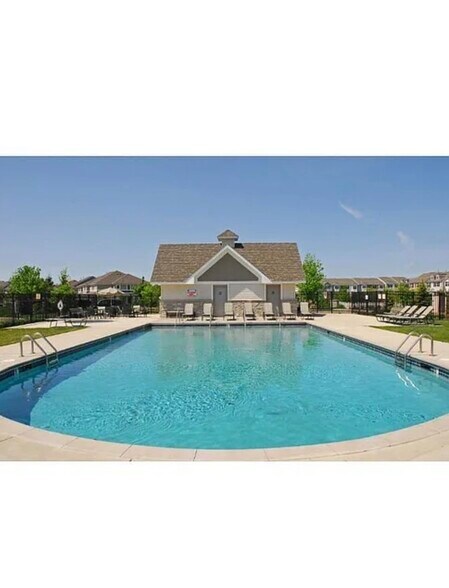 Building Photo - 15524 Lilac Dr