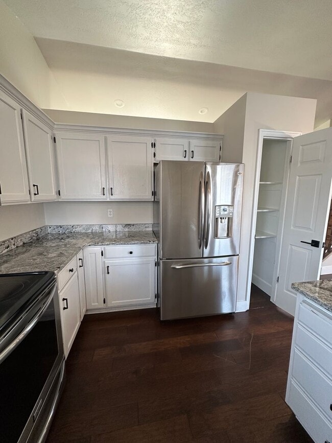 Building Photo - GET $500 OFF THE FIRST MONTHS RENT!!!