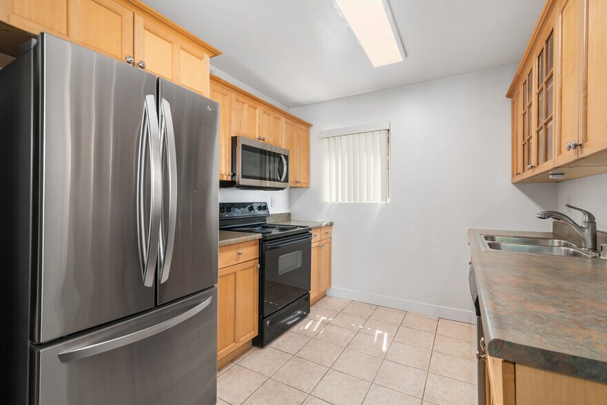 Building Photo - 2850 Reynard Way 21