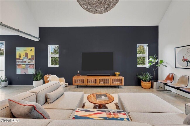 Building Photo - 18 Granite St