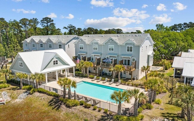 Building Photo - SUMMERWALK