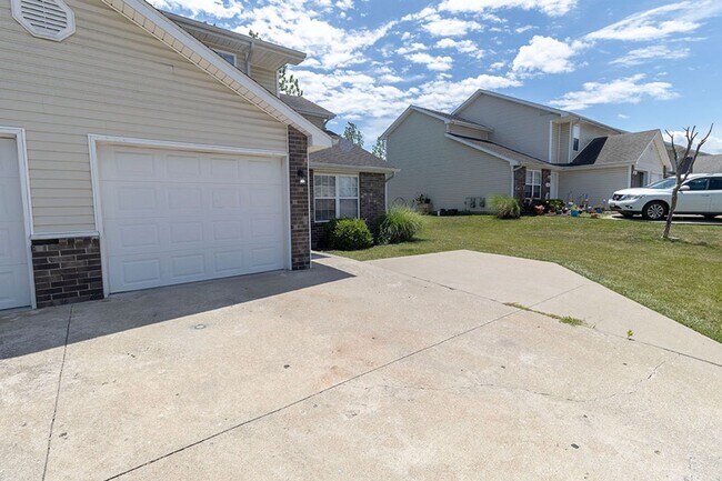 Building Photo - 5812-5814 Canaveral Dr.